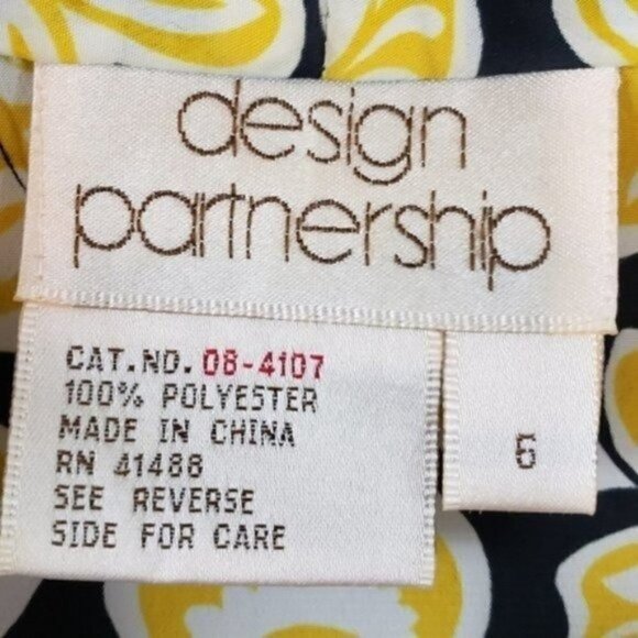 Vintage Design Partnership | Yellow Black Floral Crossover Blouse - Picture 4 of 6